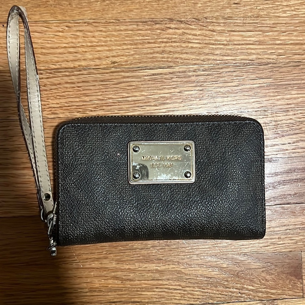 Michael Kors Zip Around Card Case/Wristlet